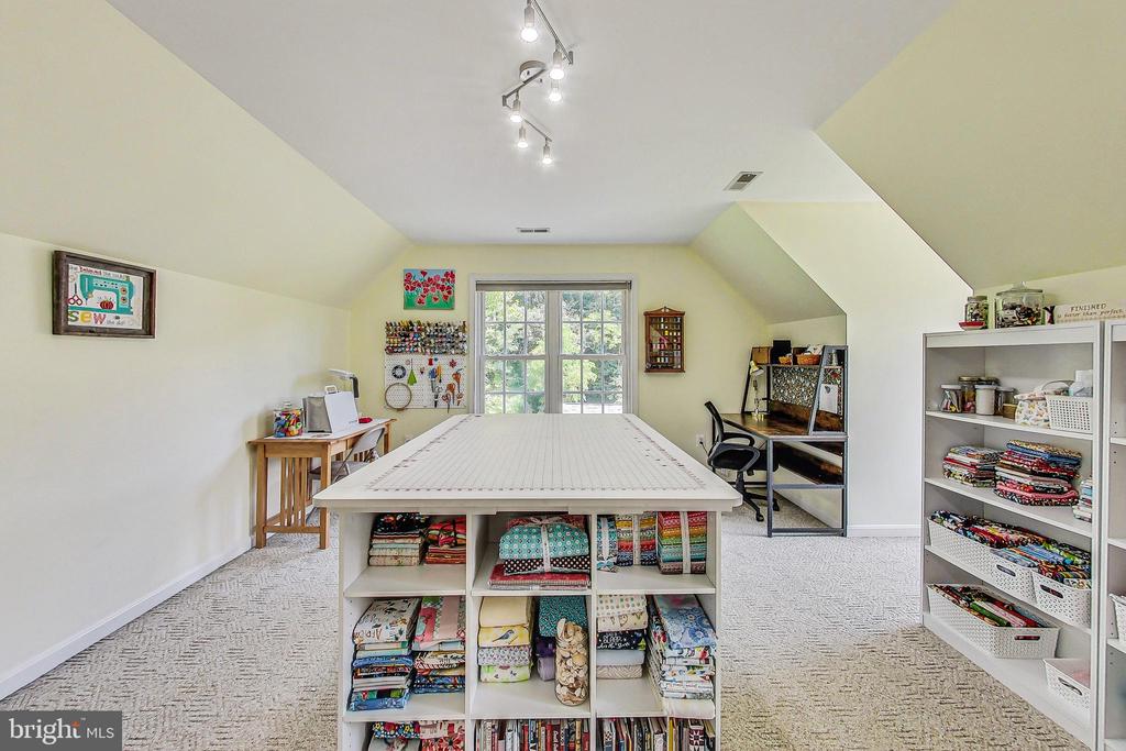 6285 NICOLE DRIVE