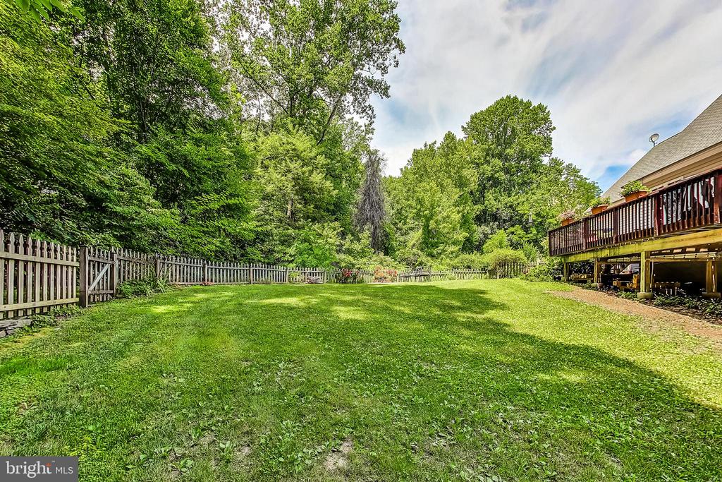 6285 NICOLE DRIVE
