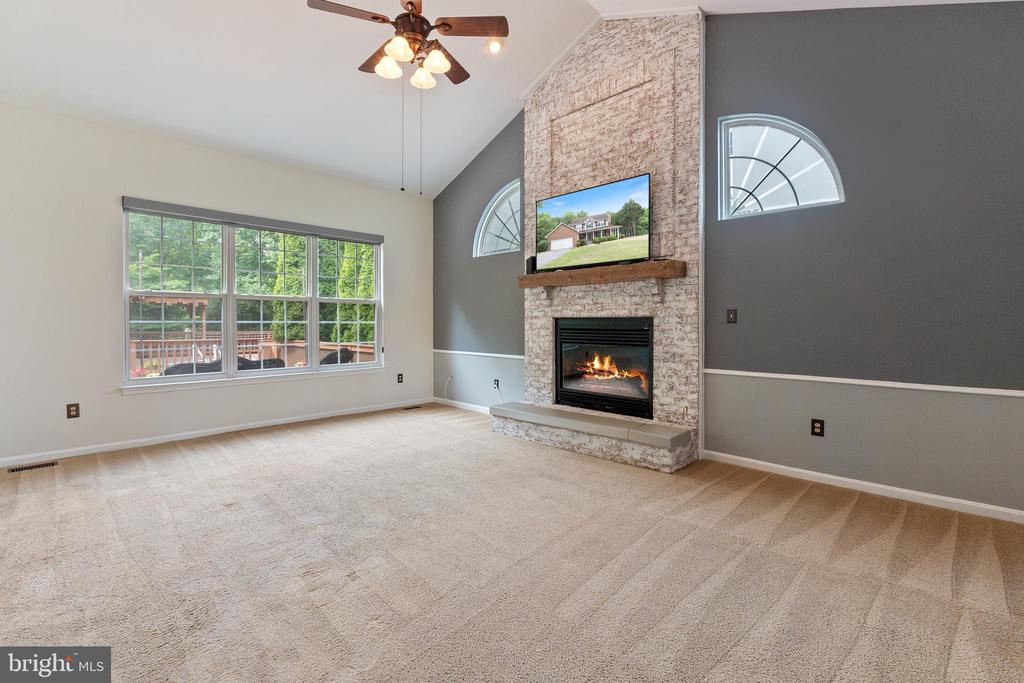 745 BELLA VISTA DRIVE