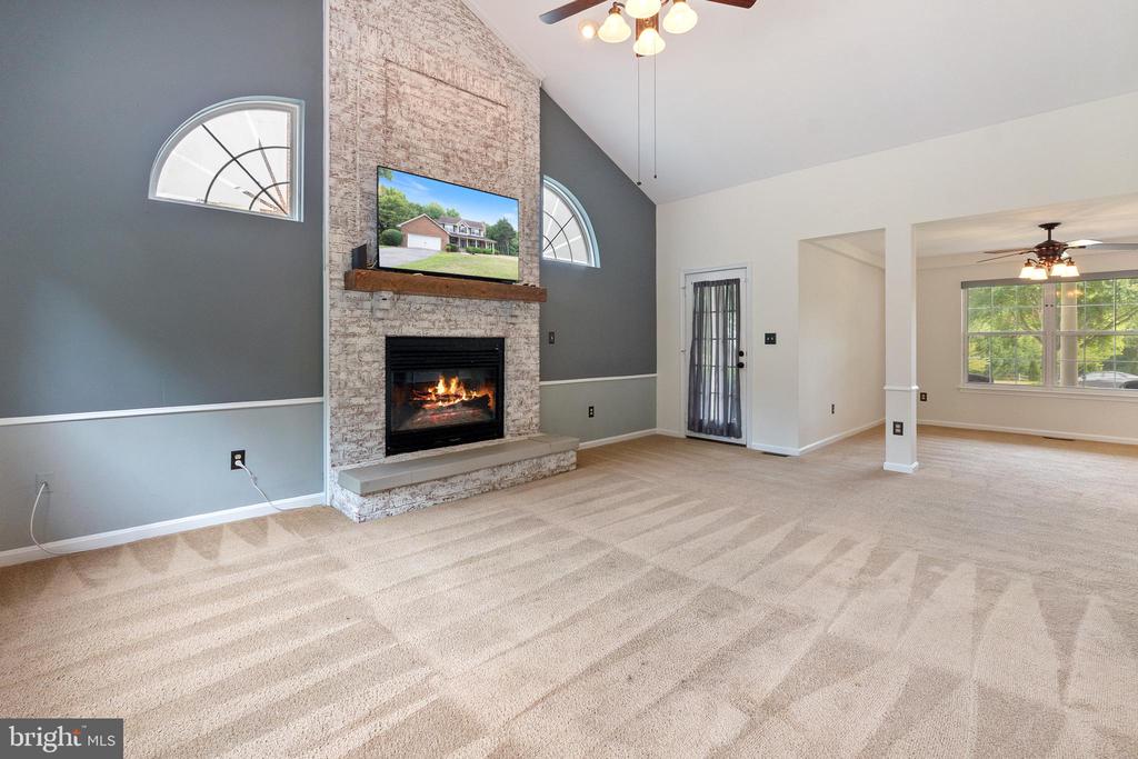 745 BELLA VISTA DRIVE
