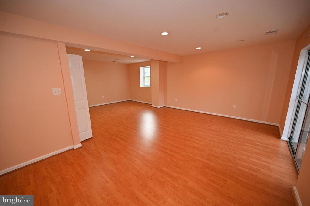 2800 HARRISON COURT
