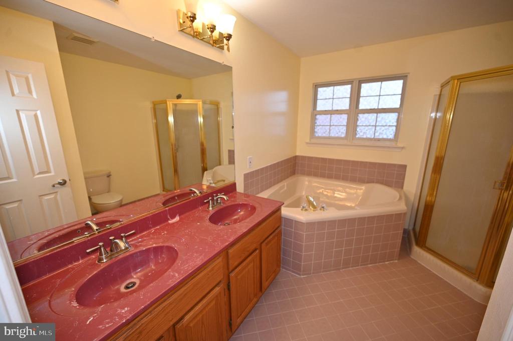2800 HARRISON COURT