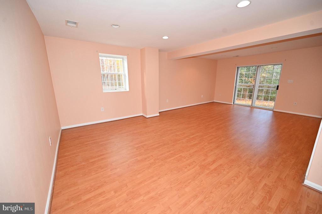 2800 HARRISON COURT
