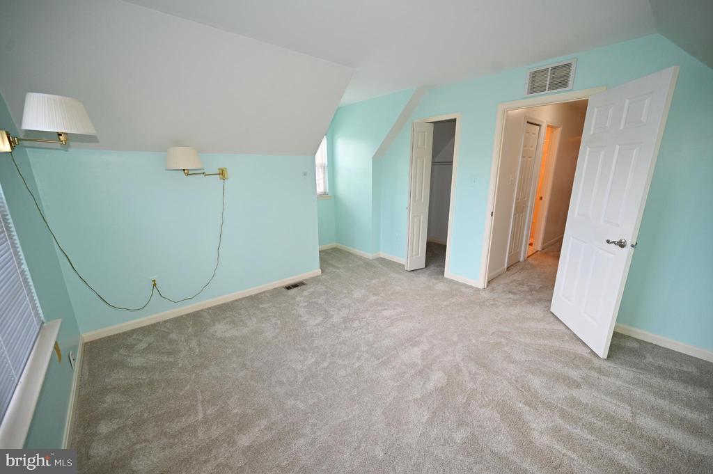 2800 HARRISON COURT