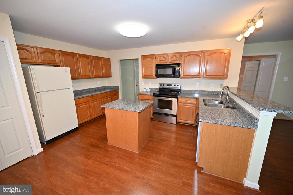 2800 HARRISON COURT