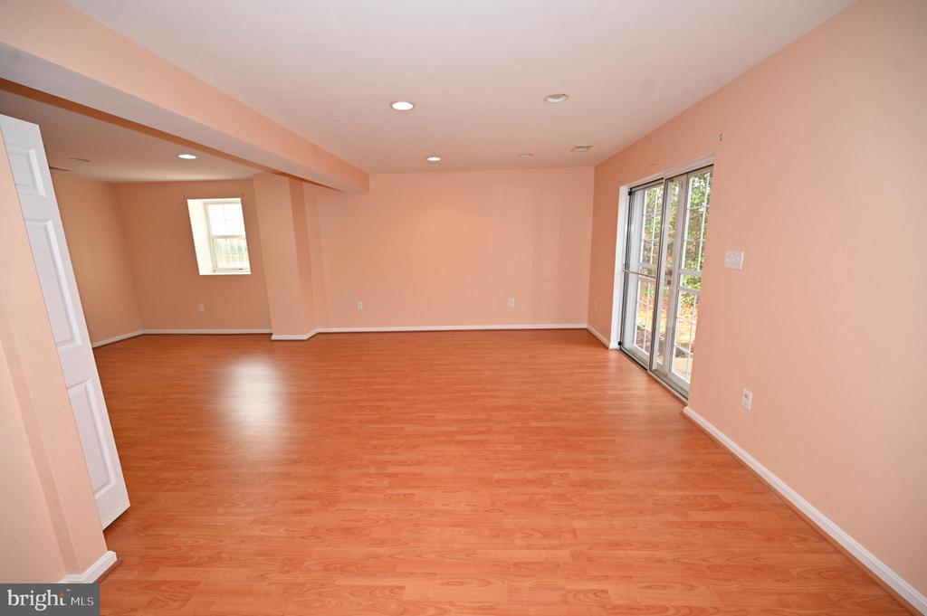 2800 HARRISON COURT