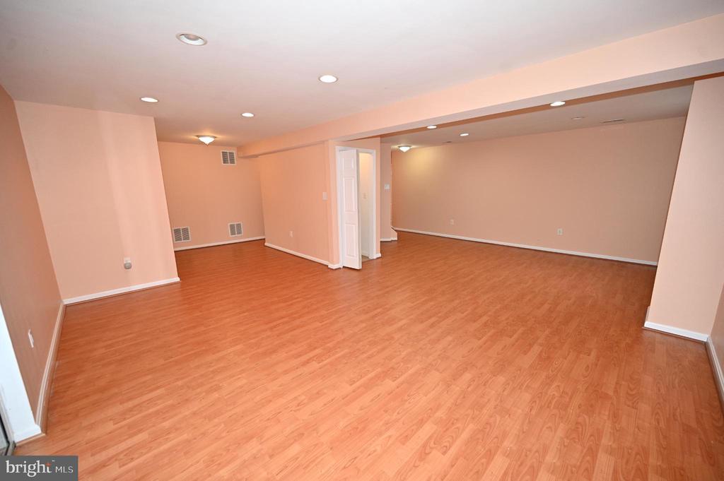 2800 HARRISON COURT