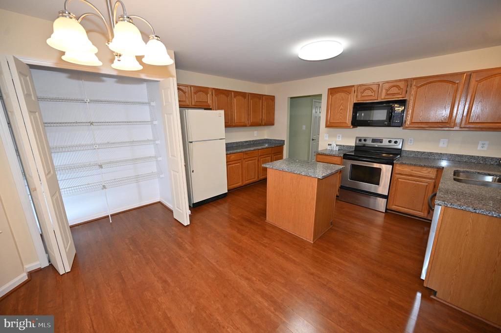 2800 HARRISON COURT