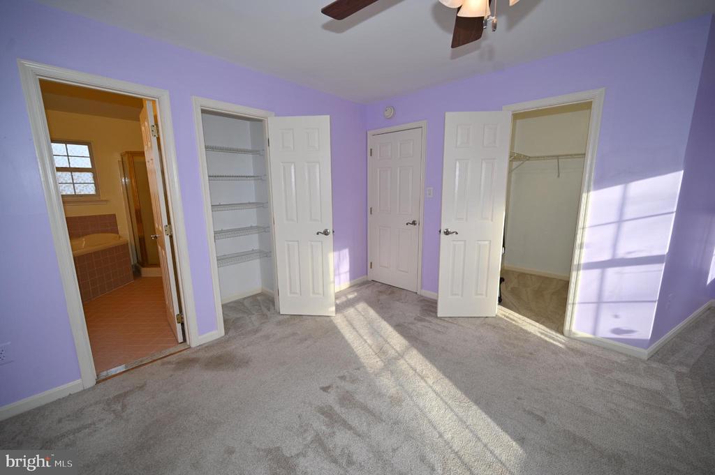 2800 HARRISON COURT