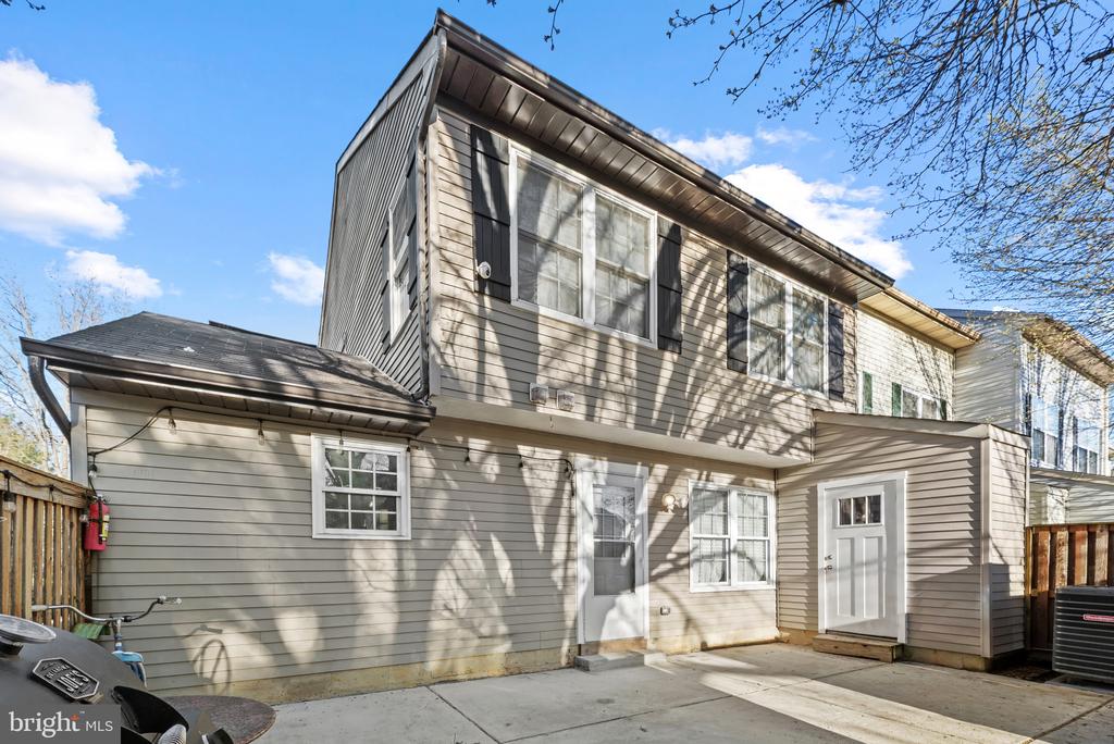 6227 SEAL PLACE
