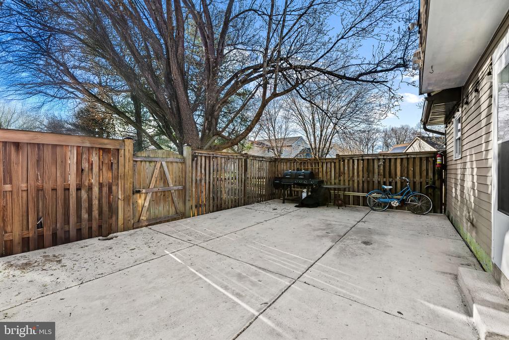 6227 SEAL PLACE