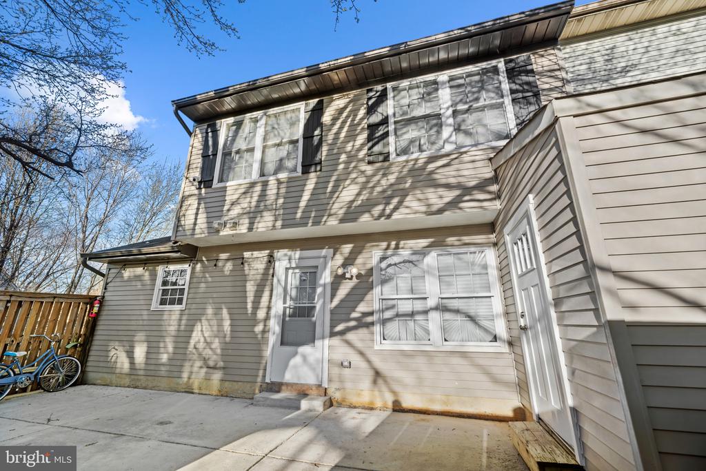 6227 SEAL PLACE
