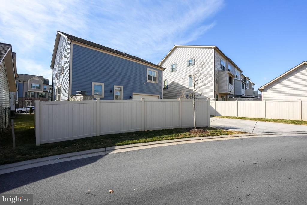 8716 SHADY PINES DRIVE