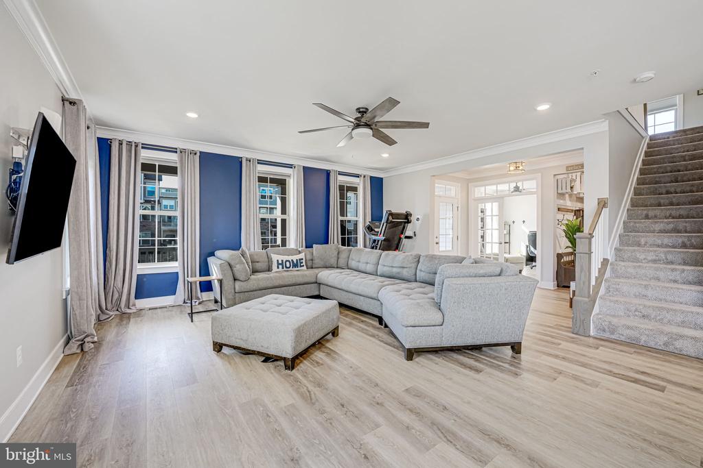 8716 SHADY PINES DRIVE