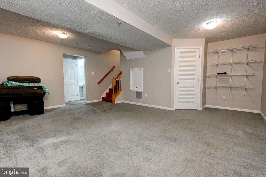 8734 CRESTHILL COURT
