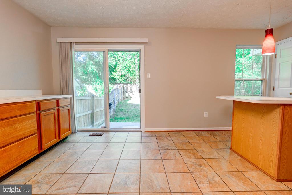 8734 CRESTHILL COURT