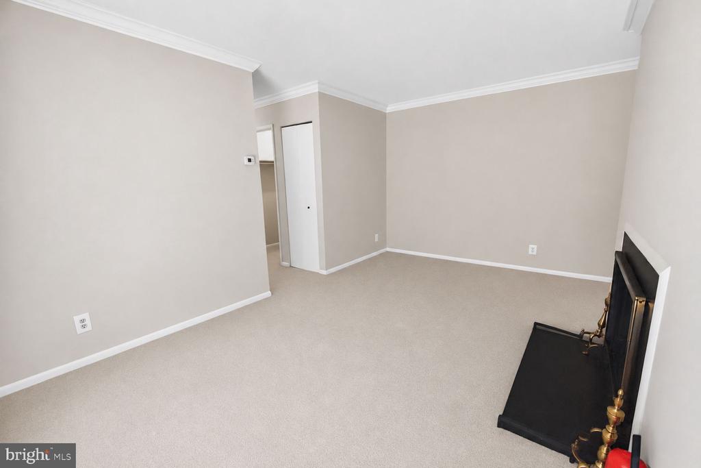 5915 TAMAR DRIVE 11
