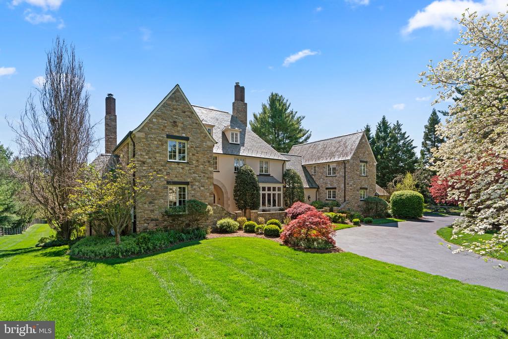 10720 RED BARN LANE