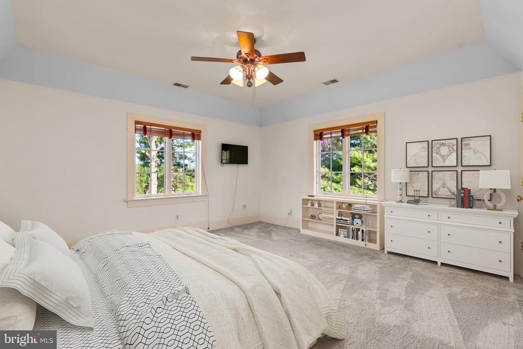 10720 RED BARN LANE