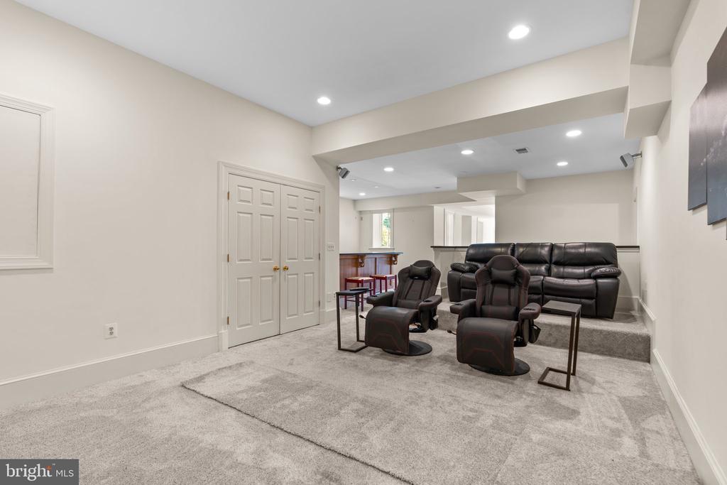 10720 RED BARN LANE