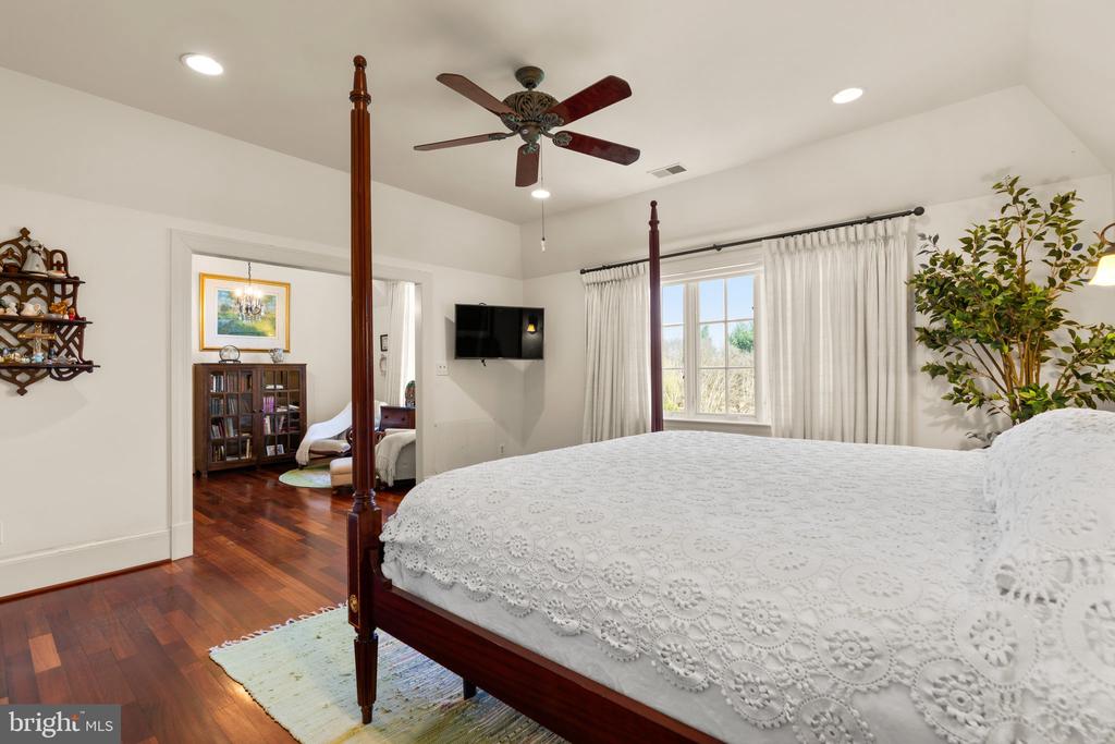 10720 RED BARN LANE