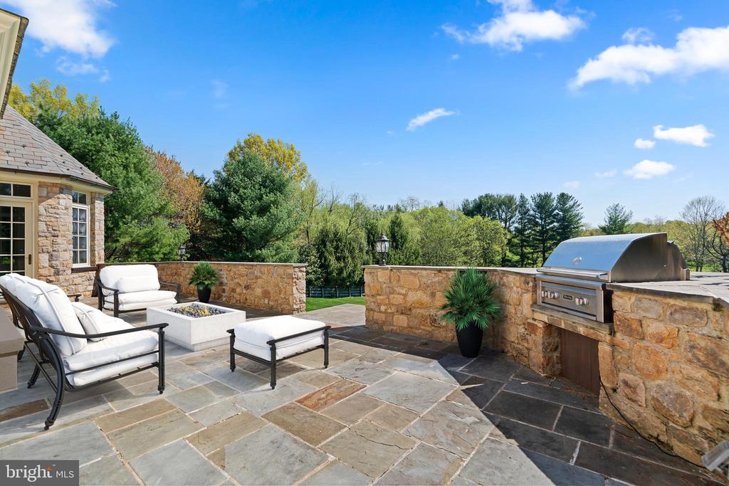 10720 RED BARN LANE