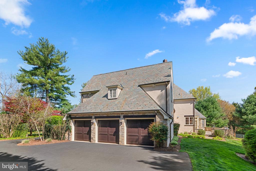 10720 RED BARN LANE