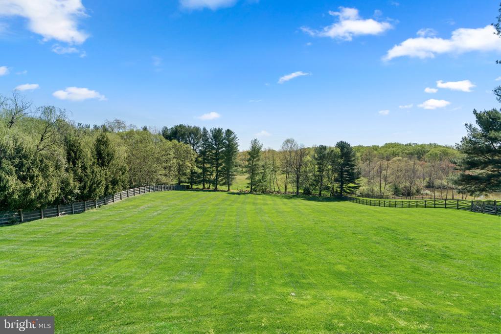10720 RED BARN LANE