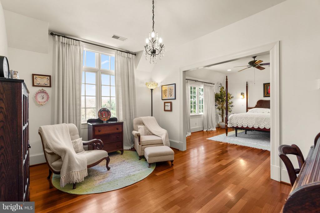 10720 RED BARN LANE