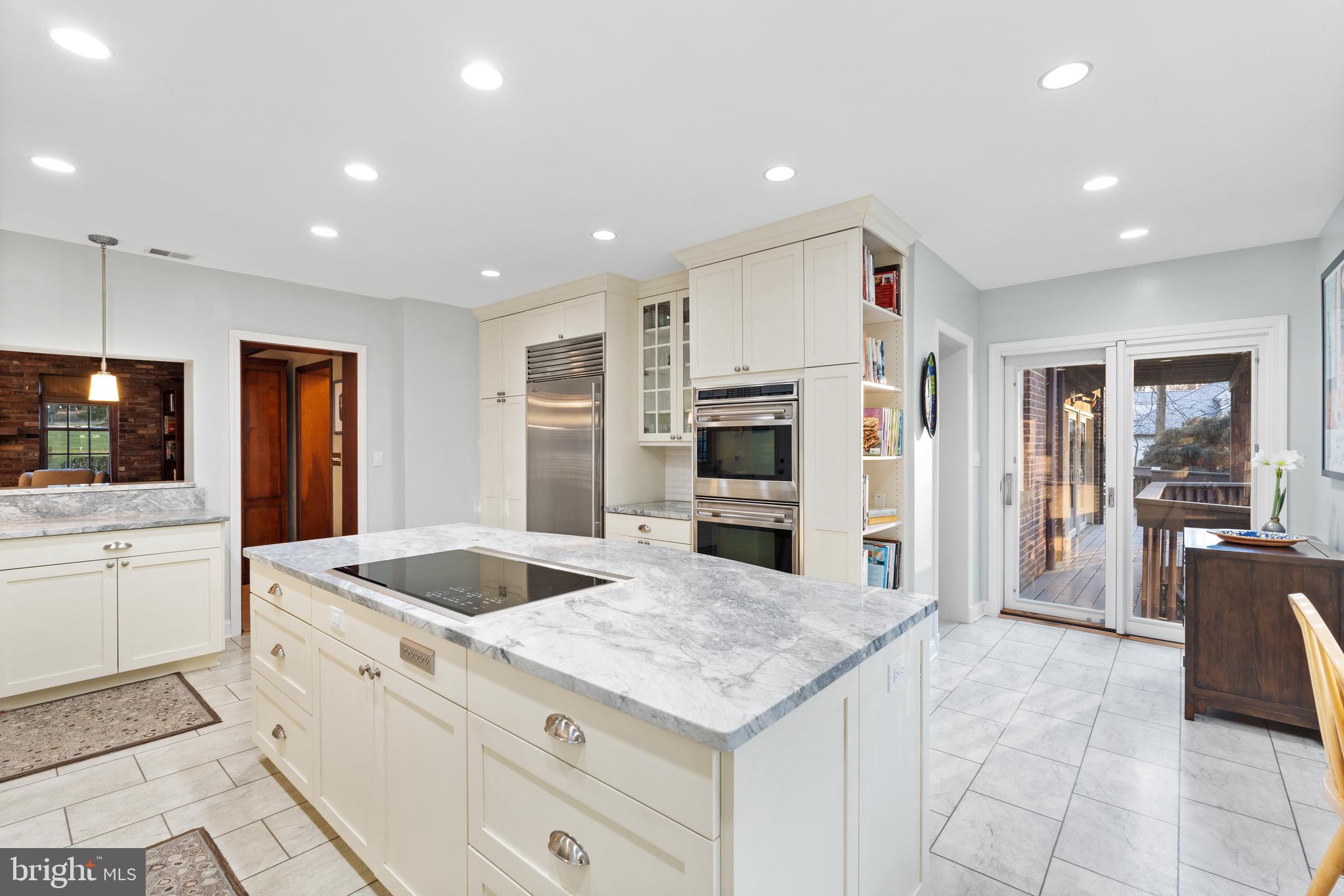 808 EDELBLUT DRIVE
