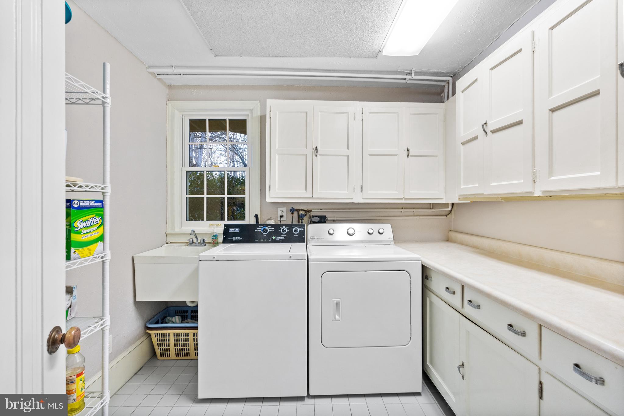 808 EDELBLUT DRIVE