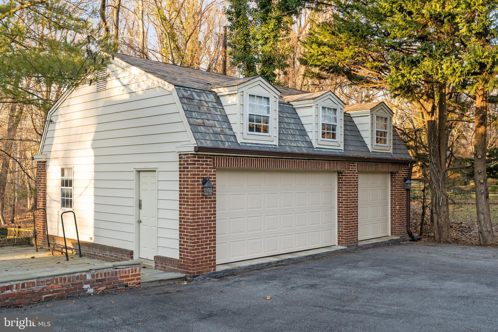 808 EDELBLUT DRIVE