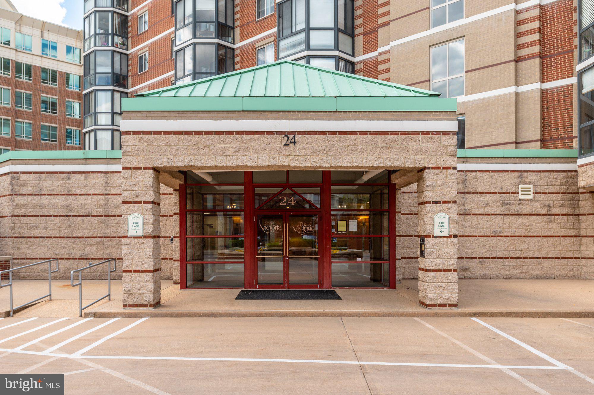 24 COURTHOUSE SQUARE N 506