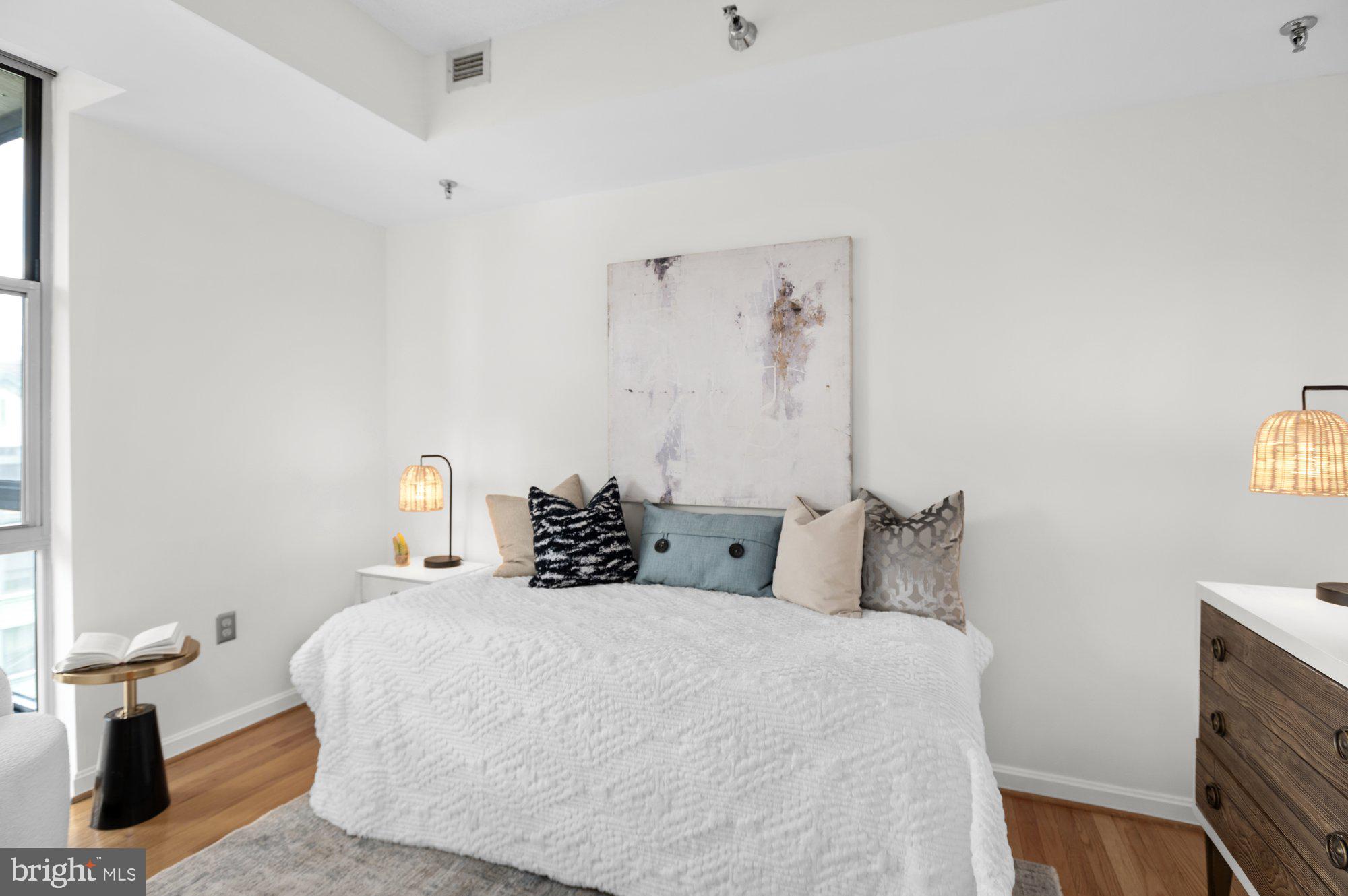 24 COURTHOUSE SQUARE N 506