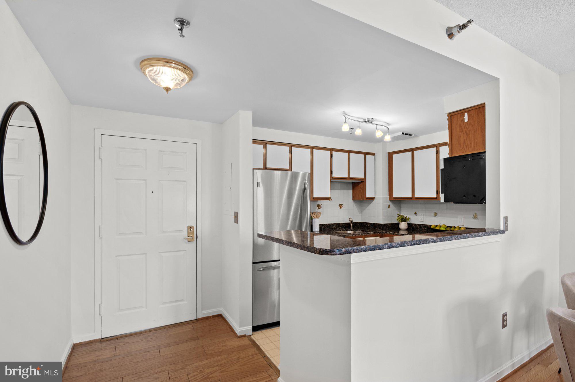 24 COURTHOUSE SQUARE N 506