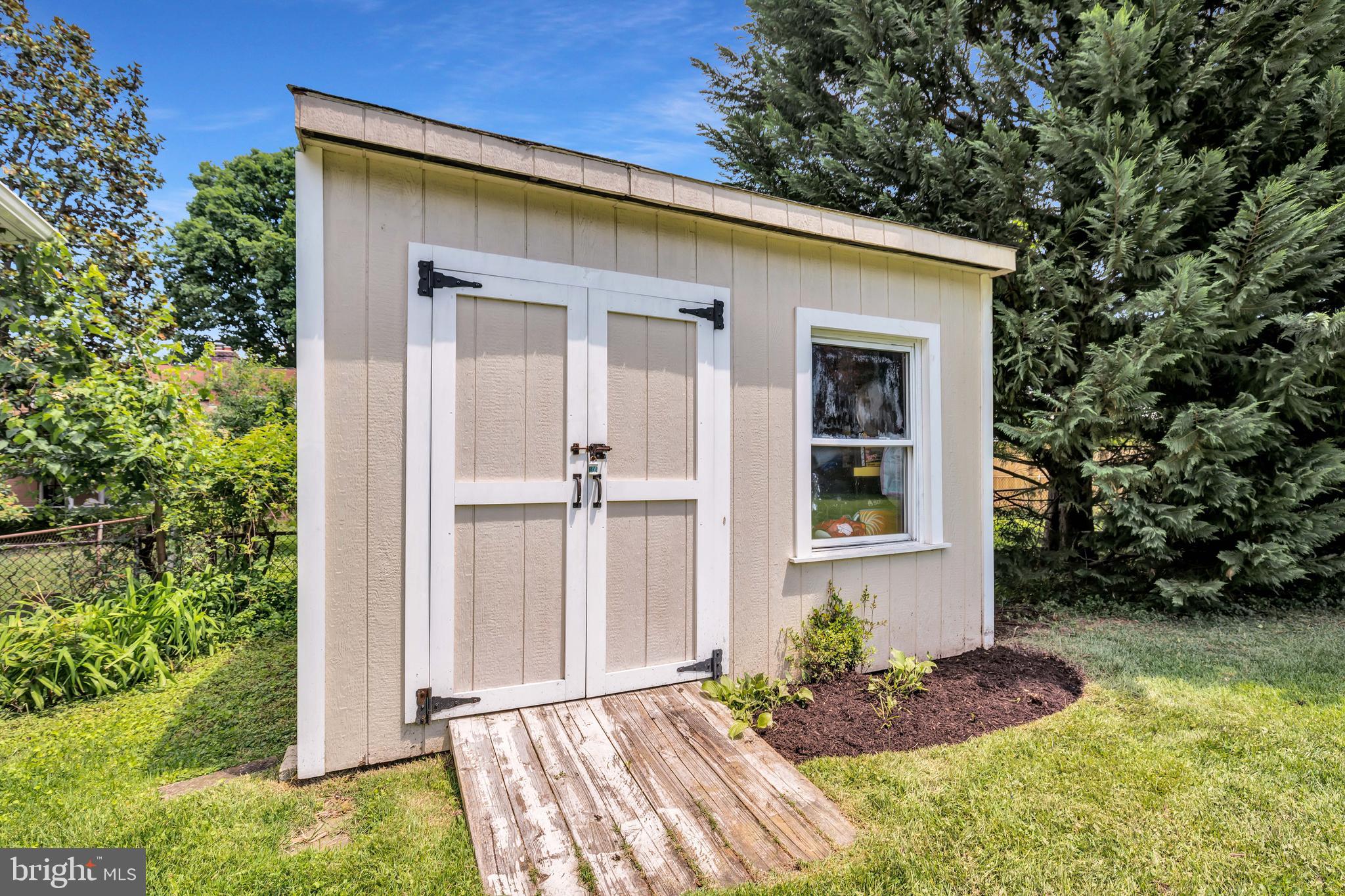 4407 BROOKFIELD DRIVE