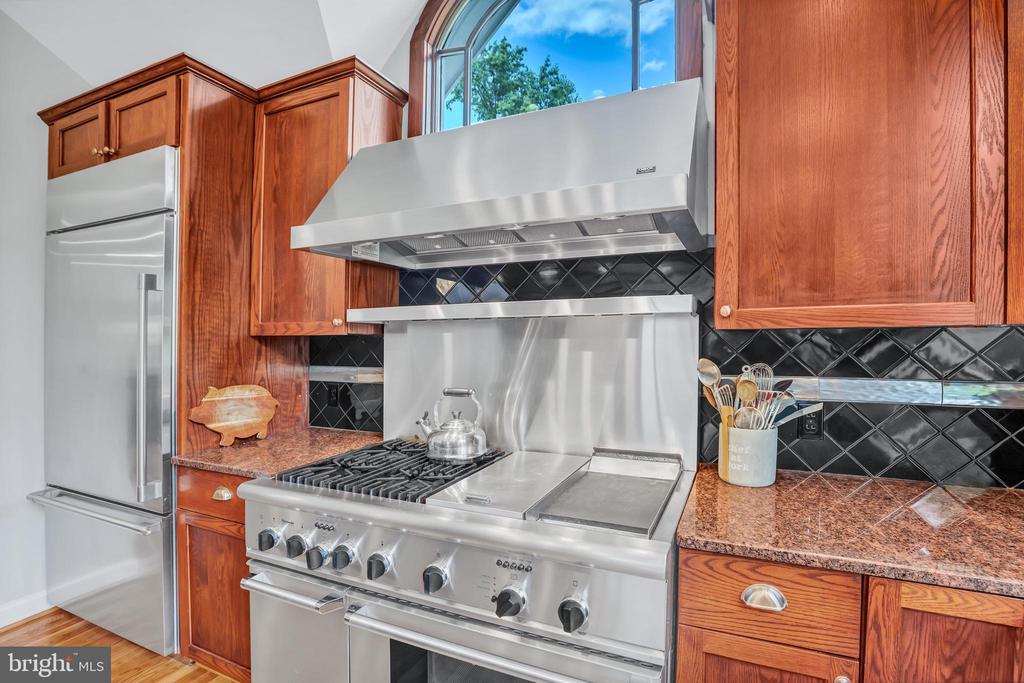 9611 CARRIAGE ROAD