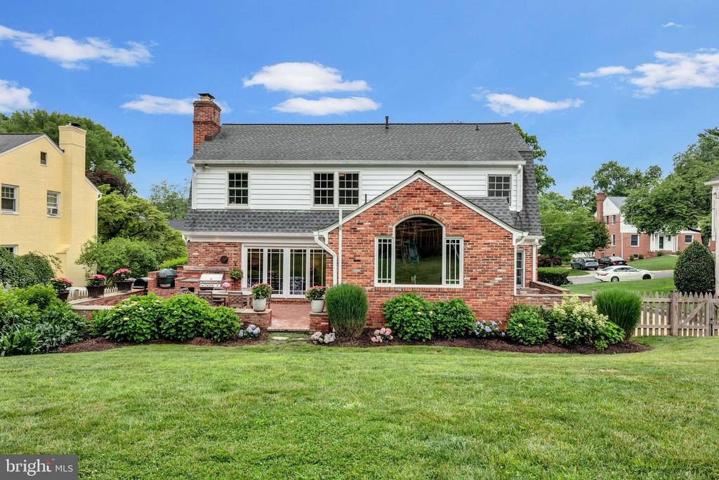 9611 CARRIAGE ROAD