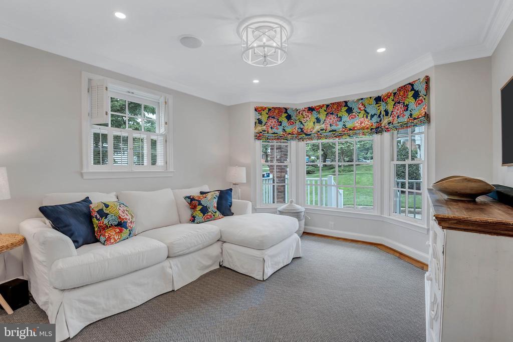 9611 CARRIAGE ROAD