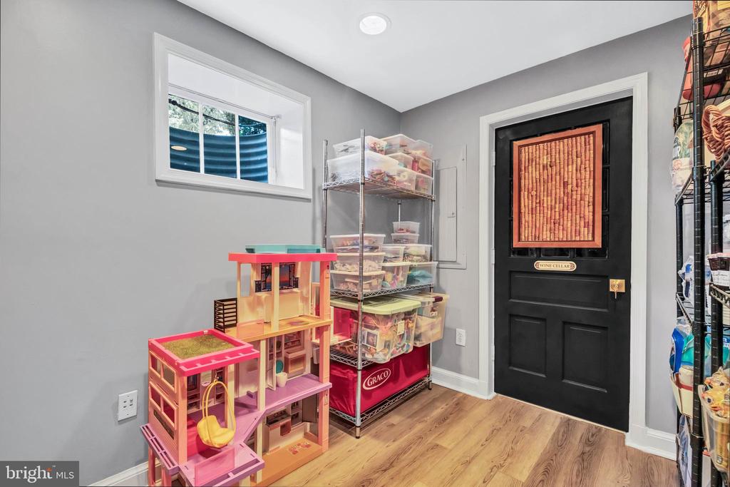 9611 CARRIAGE ROAD