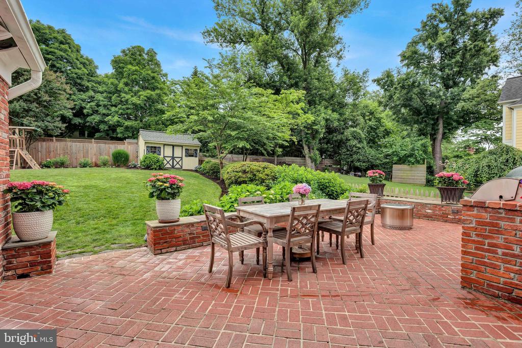9611 CARRIAGE ROAD