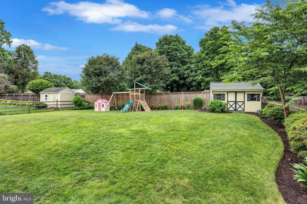 9611 CARRIAGE ROAD