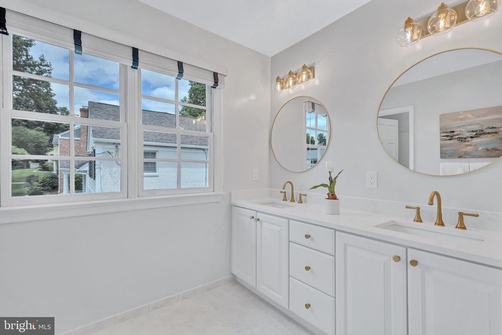 9611 CARRIAGE ROAD