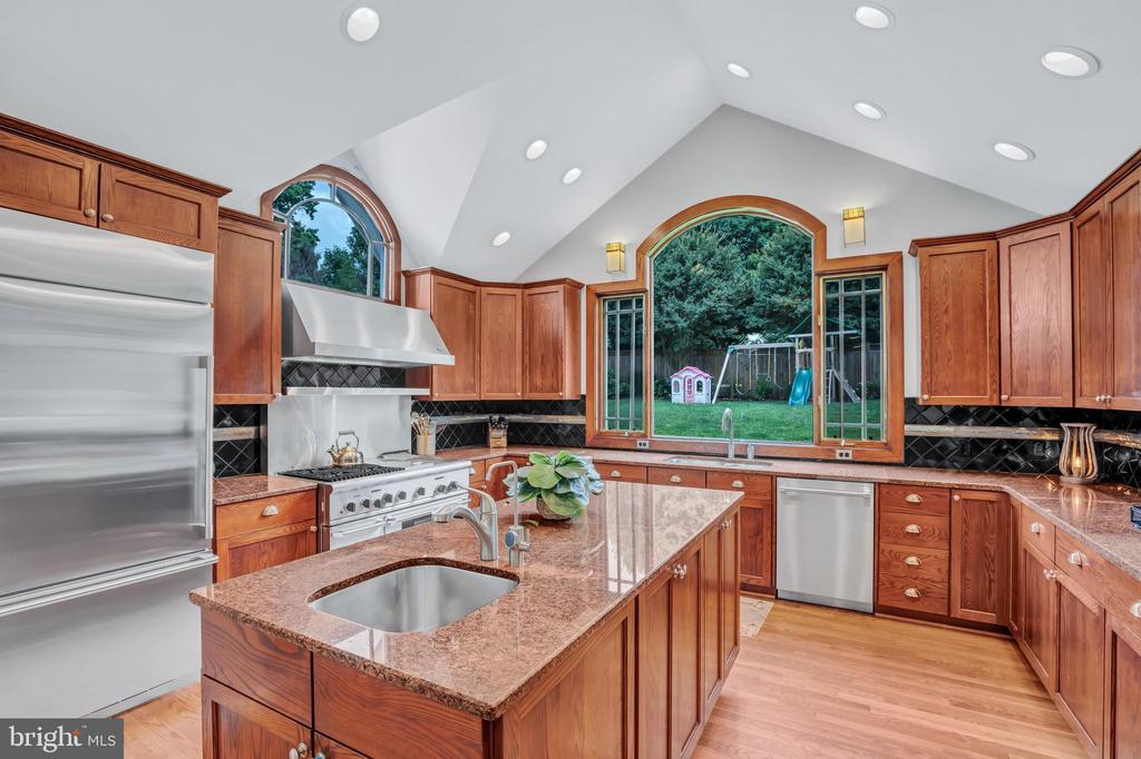 9611 CARRIAGE ROAD
