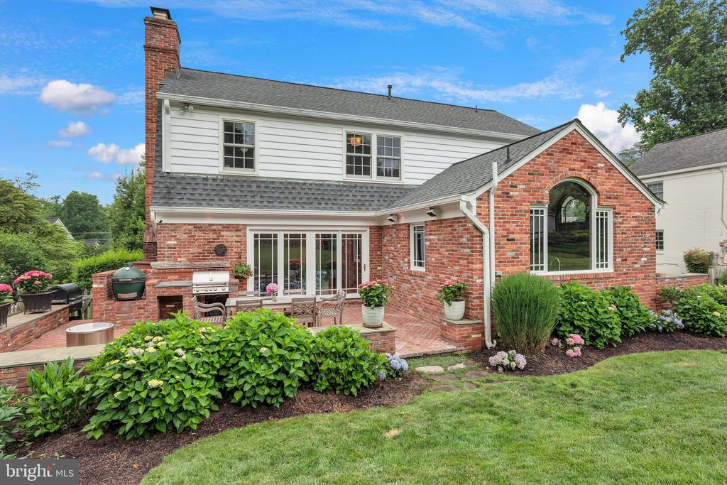 9611 CARRIAGE ROAD