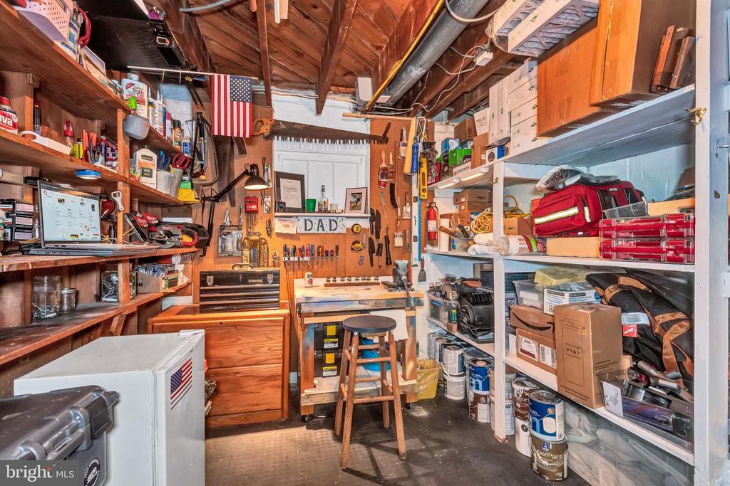 9611 CARRIAGE ROAD