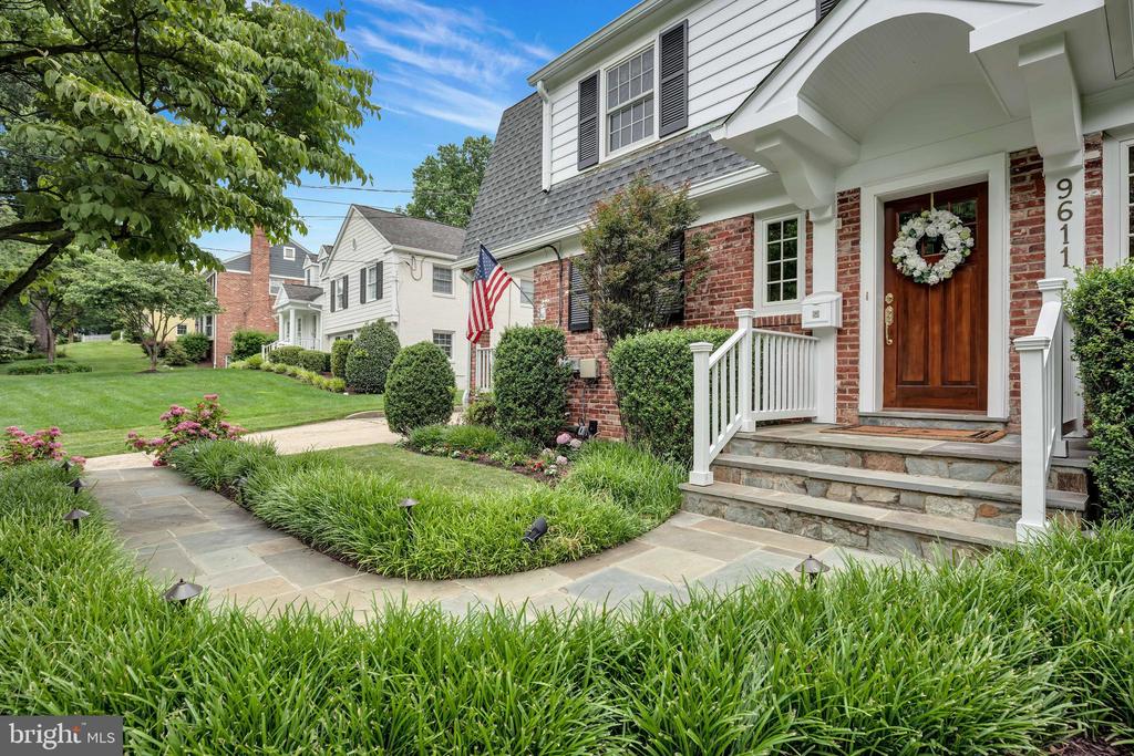 9611 CARRIAGE ROAD