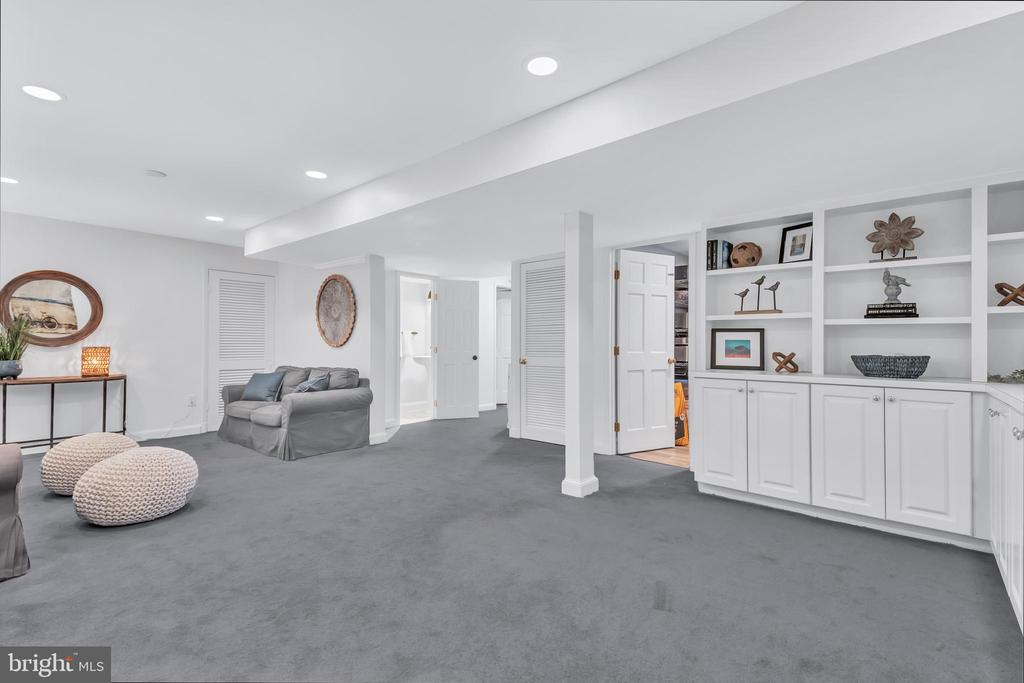 9611 CARRIAGE ROAD