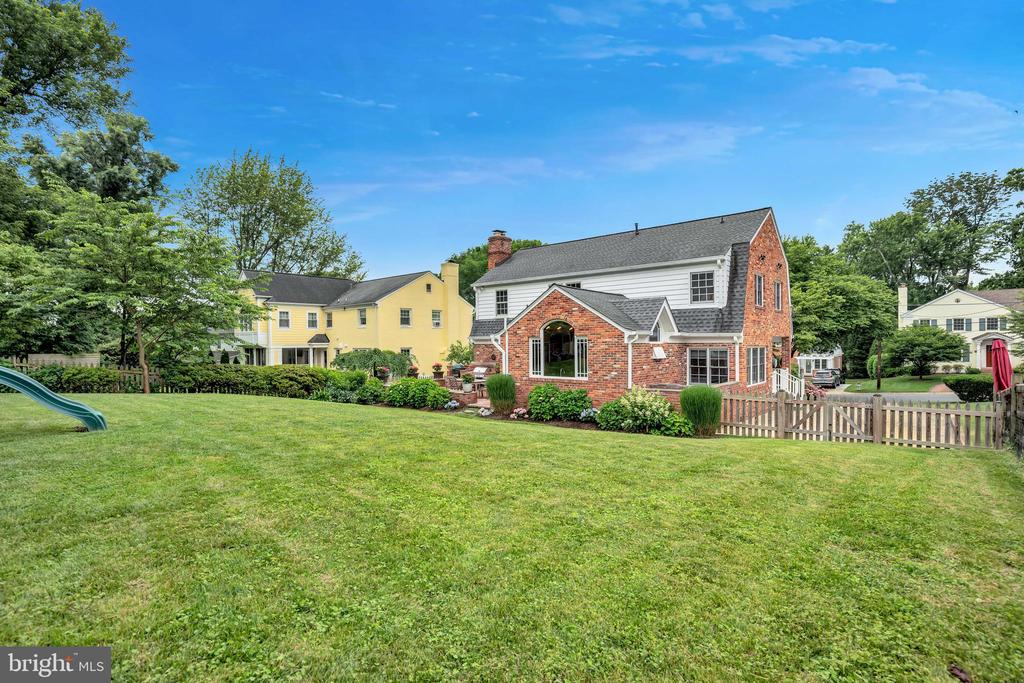9611 CARRIAGE ROAD
