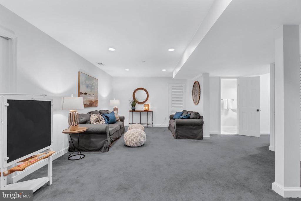 9611 CARRIAGE ROAD